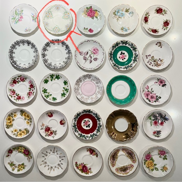 DELPHINE Fine Bone China TEACUP & SAUCER. Daisies floral pattern and gold rim. - Picture 8 of 8